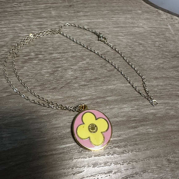 💗SPRING COLOURS!💗DISCOUNTED✨LV Spring Pendent w Gold-tone  Necklace✨ - Picture 2 of 12